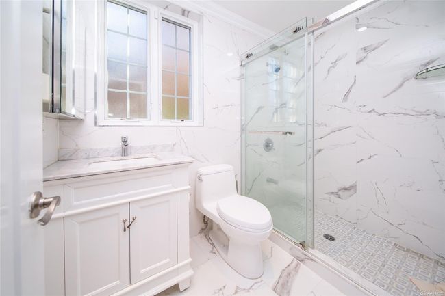26-25 211 Th St, House other with 5 bedrooms, 7 bathrooms and null parking in Bayside NY | Image 15