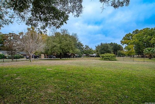 123 Royal George Cir, Mcqueeney, TX, 78123 | Card Image