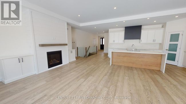 18 Postma Cres, House other with 3 bedrooms, 2 bathrooms and 4 parking in Ailsa Craig ON | Image 9