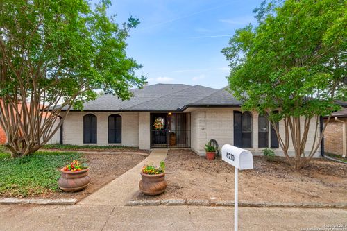 6210 Meadow Grv, Windcrest, TX, 78239-2731 | Card Image