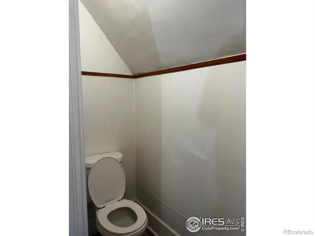Upstairs 1/2 Bathroom | Image 11
