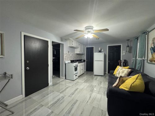 6 James St, Huntington Station, NY, 11746-3454 | Card Image