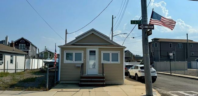 102 E 6 Th Rd, House other with 3 bedrooms, 1 bathrooms and null parking in Broad Channel NY | Image 13