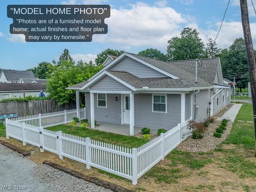 347 Ray Ave Ne, New Philadelphia, OH, 44663-3956 | Card Image