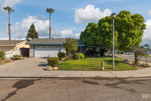 456 E Warren Ave, Bakersfield, CA, 93308-4471 | Card Image