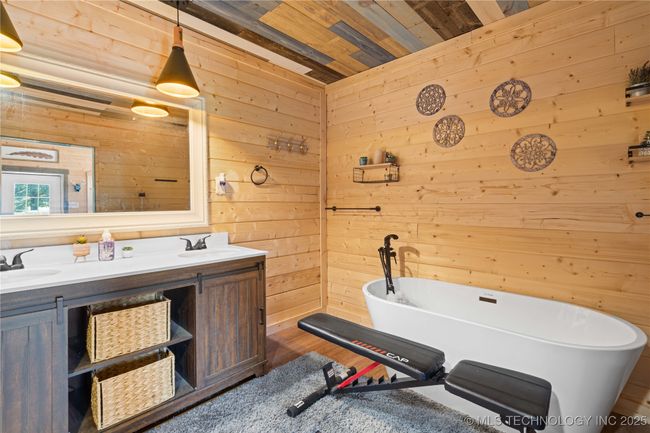 Primary bath | Image 6