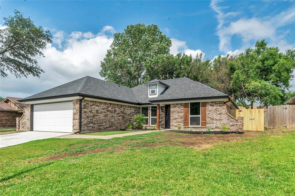 April Ln, Watauga, TX 76148