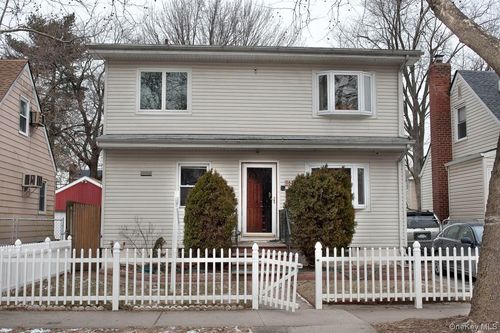 16475 Underhill Ave, Fresh Meadows, NY, 11365-1021 | Card Image