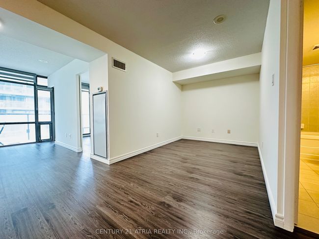 710 - 37 Grosvenor St, Condo with 2 bedrooms, 1 bathrooms and null parking in Toronto ON | Image 11
