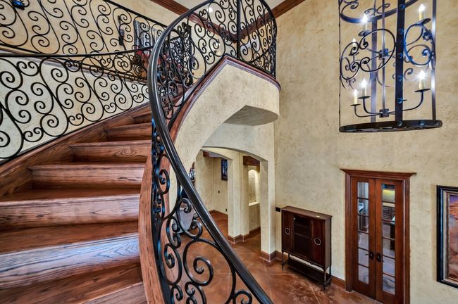 565 Lost Hunters Cyn, House other with 5 bedrooms, 5 bathrooms and 3 parking in China Spring TX | Image 35