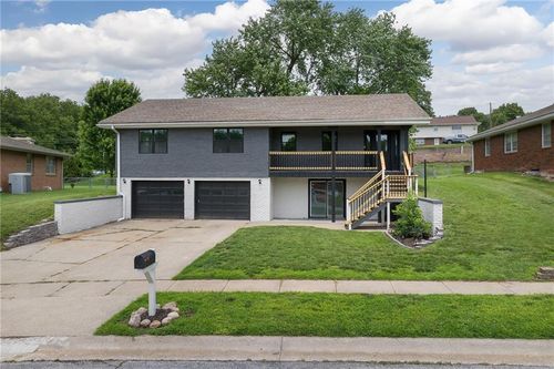 1905 Rosewood Ter, Saint Joseph, MO, 64503-3352 | Card Image