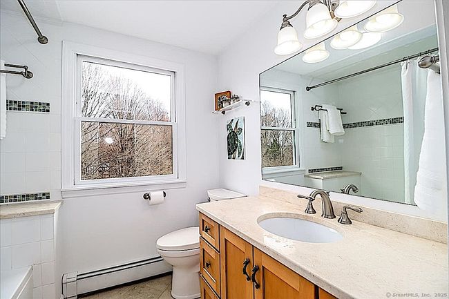 Secondary Full Bath on Upper Level | Image 32