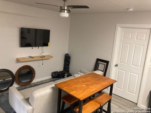 112 Oelkers, San Antonio, TX, 78204-2933 | Card Image