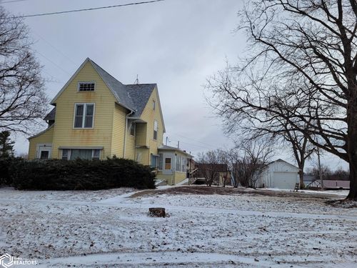 327 N Shuffleton St, Sigourney, IA, 52591-1646 | Card Image