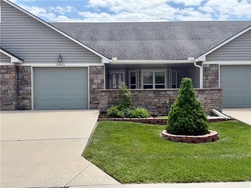15621 Landauer Cir, Basehor, KS, 66007-7116 | Card Image