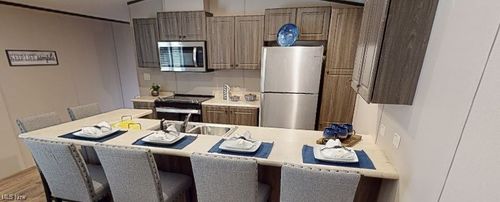 28 W Philadelphia Ave, Youngstown, OH, 44507-1639 | Card Image