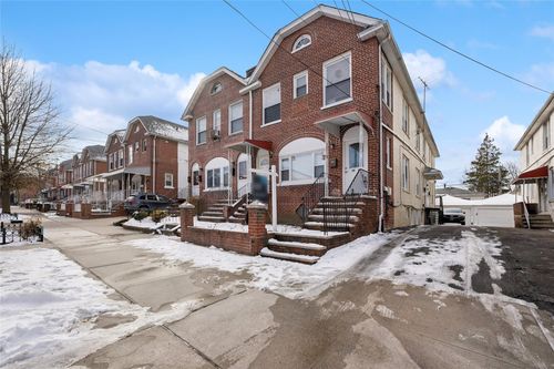 39 201st St, Bayside, NY, 11361-1835 | Card Image