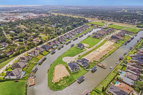 608 Appia Dr, Kemah, TX, 77565-1652 | Card Image