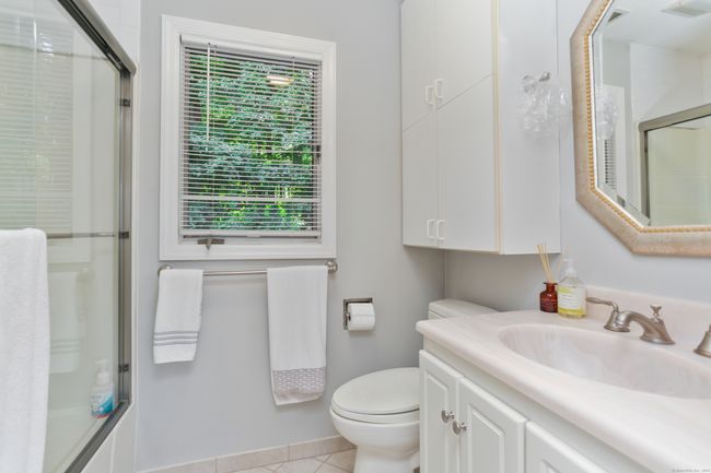 The primary bathroom. | Image 18