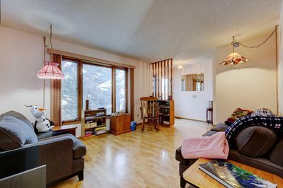 529 2 St N, House detached with 4 bedrooms, 3 bathrooms and 6 parking in Vulcan AB | Image 2