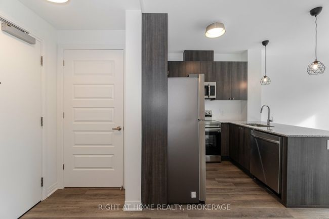 460 Gordon Krantz Ave, Condo with 1 bedrooms, 1 bathrooms and null parking in Milton ON | Image 7