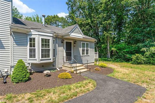 122-565 Quaker Ln, West Warwick, RI, 02893-2163 | Card Image