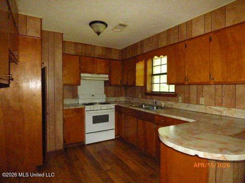 95 W Wilderness Rd, Natchez, MS, 39120-8840 | Card Image