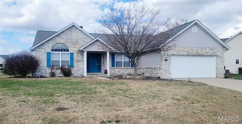 5231 Duke Dr, Fairview Heights, IL, 62208-3910 | Card Image