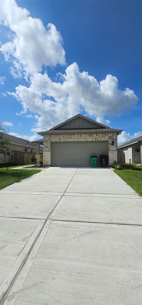 29215 Farmhouse Estates Dr, Waller, TX, 77484-2451 | Card Image