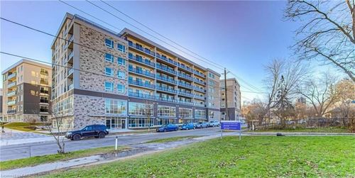 301-275 Larch St, Waterloo, ON, N2L3R2 | Card Image