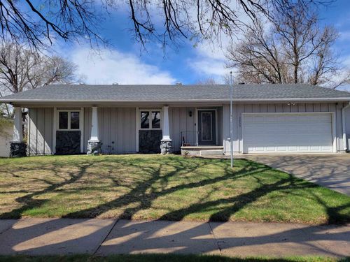 3255 Cheyenne Blvd, Sioux City, IA, 51104-1835 | Card Image