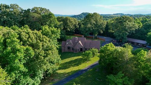 420 Fairway Estates Dr, Blountville, TN, 37617-6244 | Card Image