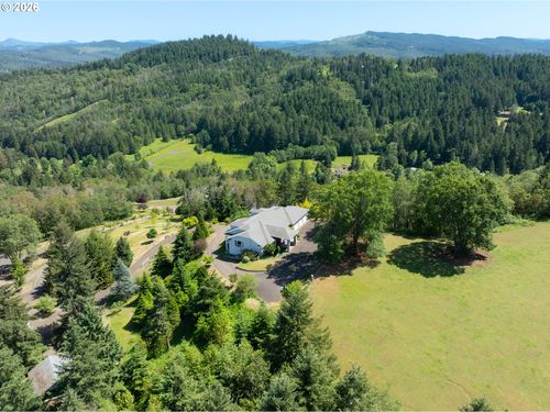 462 Lillian Ln, Roseburg, OR, 97471-9045 | Card Image