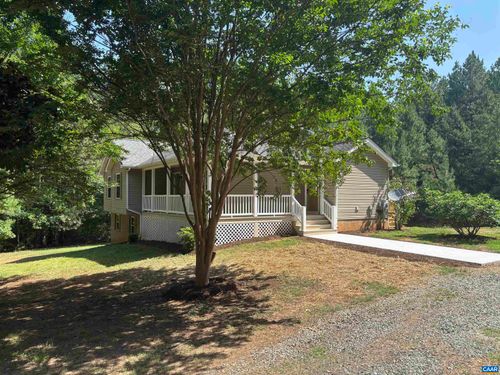 136 Beaver Pl, SCOTTSVILLE, VA, 24590-4571 | Card Image