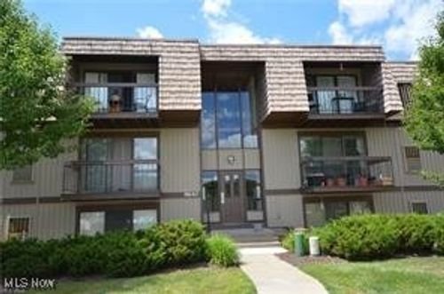 9640 Cove Drive, North Royalton, OH, 44133 | Card Image