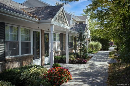 12-241 W Main Street, Islip, NY, 11706 | Card Image