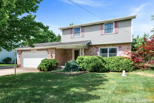 6155 Blythefield Ave Ne, Rockford, MI, 49341-9224 | Card Image