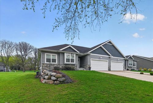 4555 Golf Dr, Windsor, WI, 53598-9707 | Card Image