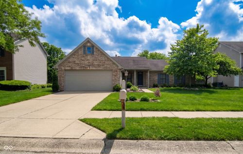 7715 Heather Ln, Fishers, IN, 46038-2276 | Card Image