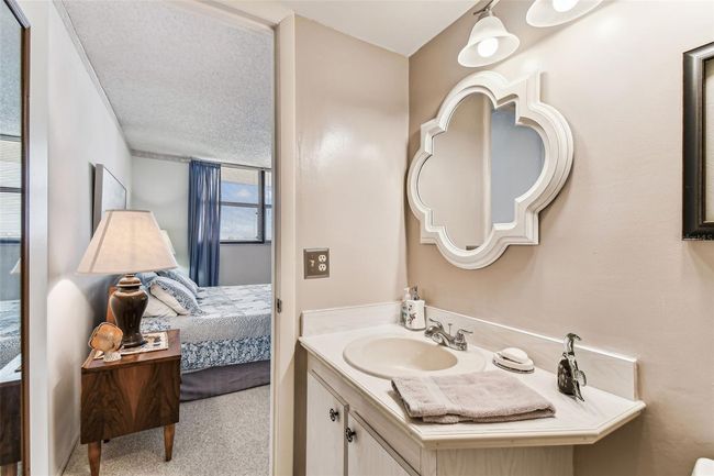 APT-504 - 15462 Gulf Blvd, Condo with 2 bedrooms, 2 bathrooms and null parking in MADEIRA BEACH FL | Image 49