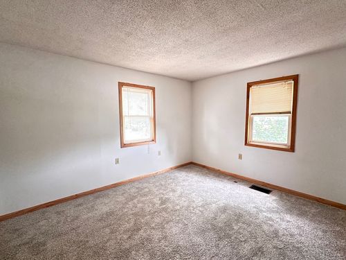 101 E Illinois St, Mansfield, IL, 61854-6775 | Card Image