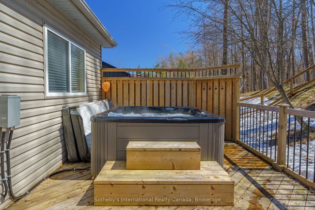 17 Sugarbush Rd, House other with 4 bedrooms, 2 bathrooms and 6 parking in Coldwater ON | Image 28