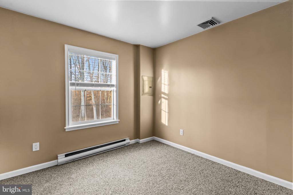 Residential Lease in OTTSVILLE 5