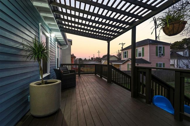 3610 Avenue P 1/2, House other with 3 bedrooms, 2 bathrooms and null parking in Galveston TX | Image 38