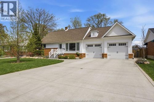 3160 Dandurand Avenue, Windsor, ON, N9E2E6 | Card Image