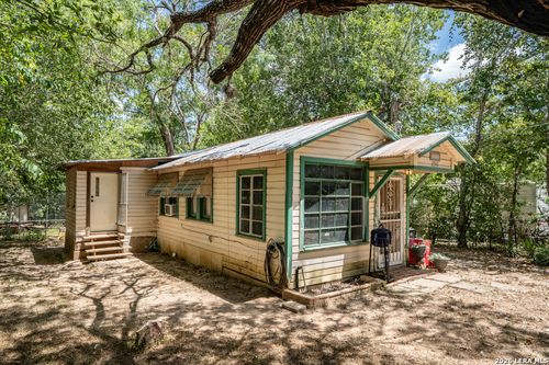 286 Riverview Ter, Seguin, TX, 78155-9799 | Card Image