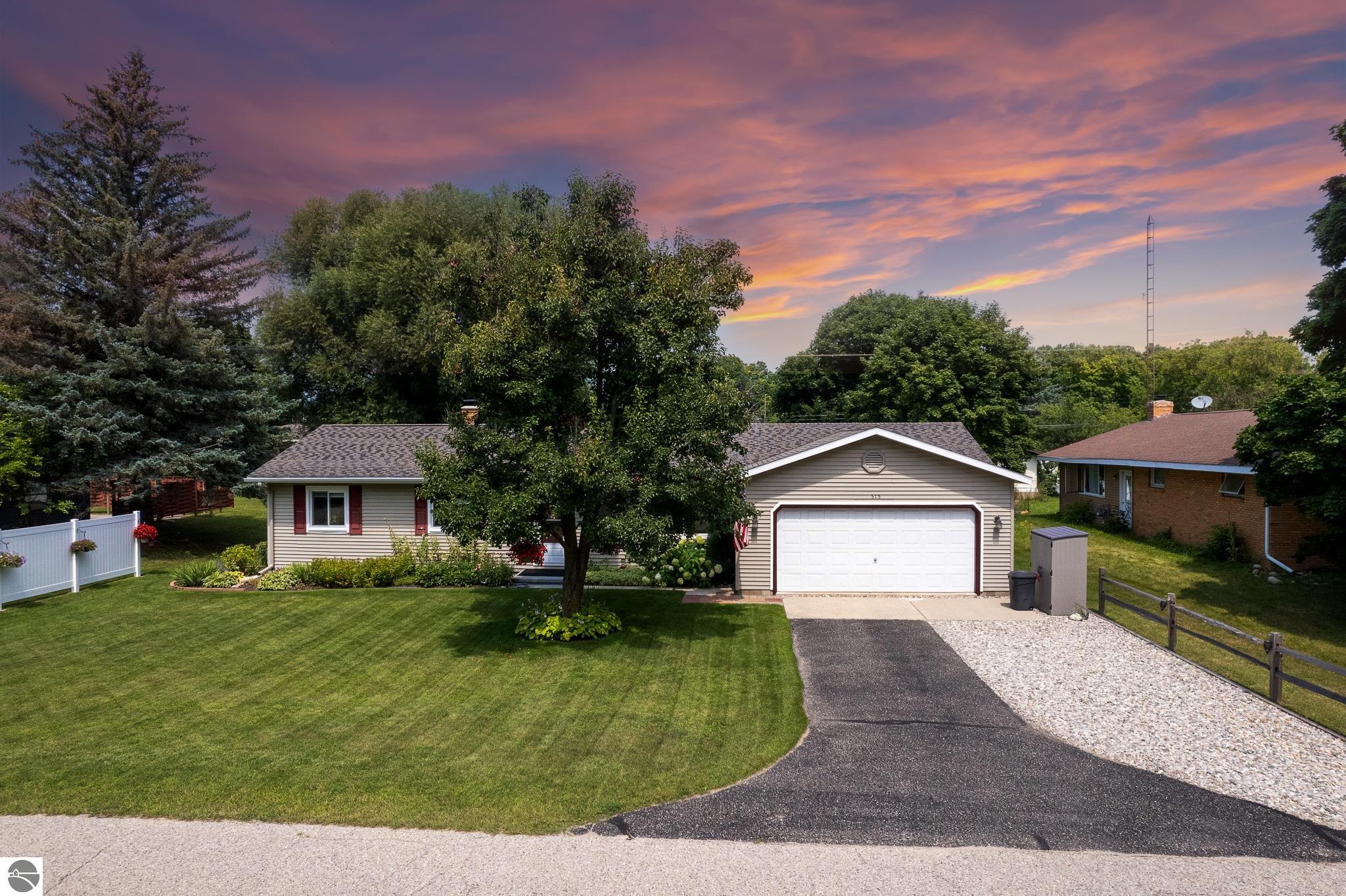 Huron St, Gaylord, MI 49735