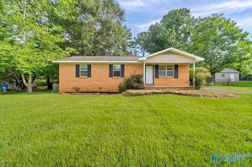 1611 Woodview Dr Sw, Hartselle, AL, 35640-6146 | Card Image