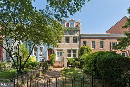 916 E Capitol St Ne, WASHINGTON, DC, 20003-3925 | Card Image