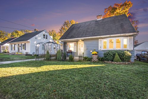 856 Colrain St, Wyoming, MI, 49509-2864 | Card Image